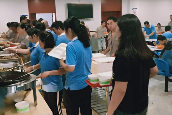 食堂承包公司不榨取員工伙食費(fèi)靠什么賺錢(qián)？
